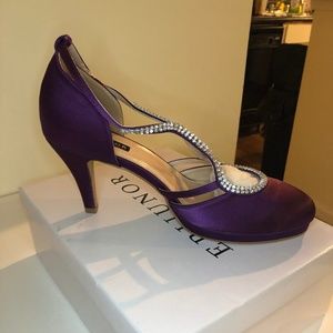 Plum Women Comfort Low Heel Closed-Toe